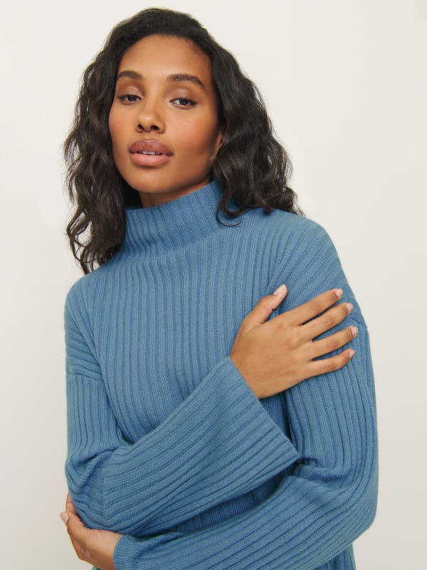 Lawson Oversized Cashmere Turtleneck - Bluebell